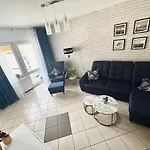 Opal - Ul. Grunwaldzka Przy Plaży Pobierowo