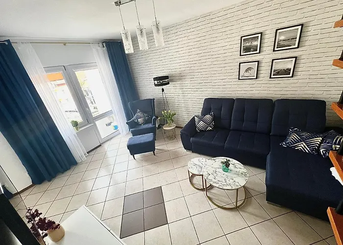 Opal - Ul. Grunwaldzka Przy Plazy Pobierowo